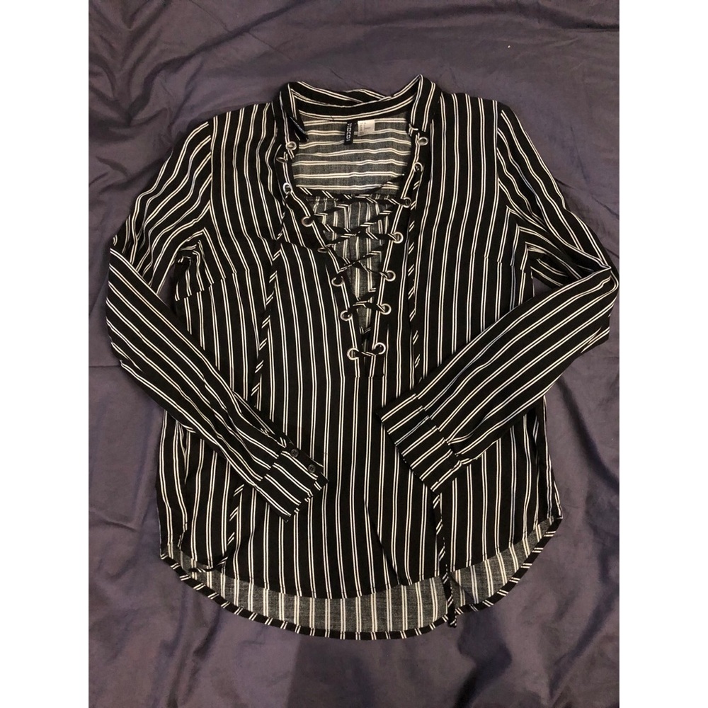 Striped collared shirt 🖤